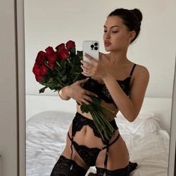 Брюнетка АЛИСА с 3 размером груди подарит есть подружка и примет у себя в Любой район